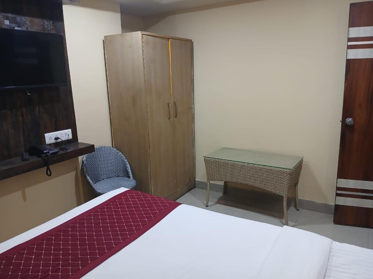 Blossoms Room Hotel Alekhya Residency- Luxury Lollection حيدر أباد المظهر الخارجي الصورة