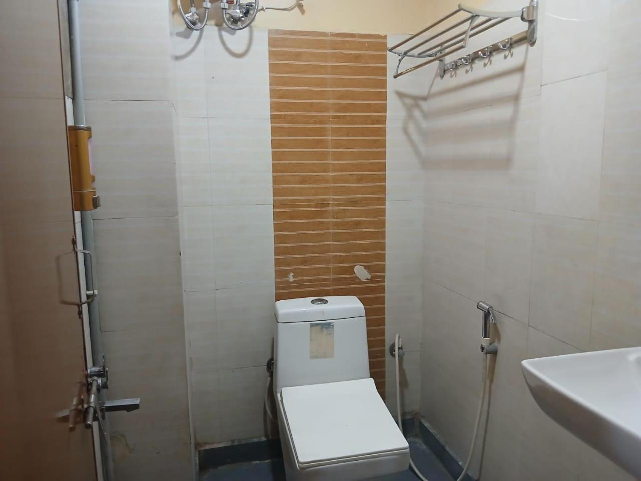 Blossoms Room Hotel Alekhya Residency- Luxury Lollection حيدر أباد المظهر الخارجي الصورة