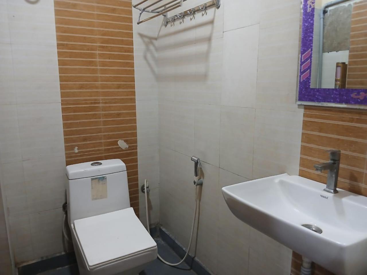 Blossoms Room Hotel Alekhya Residency- Luxury Lollection حيدر أباد المظهر الخارجي الصورة