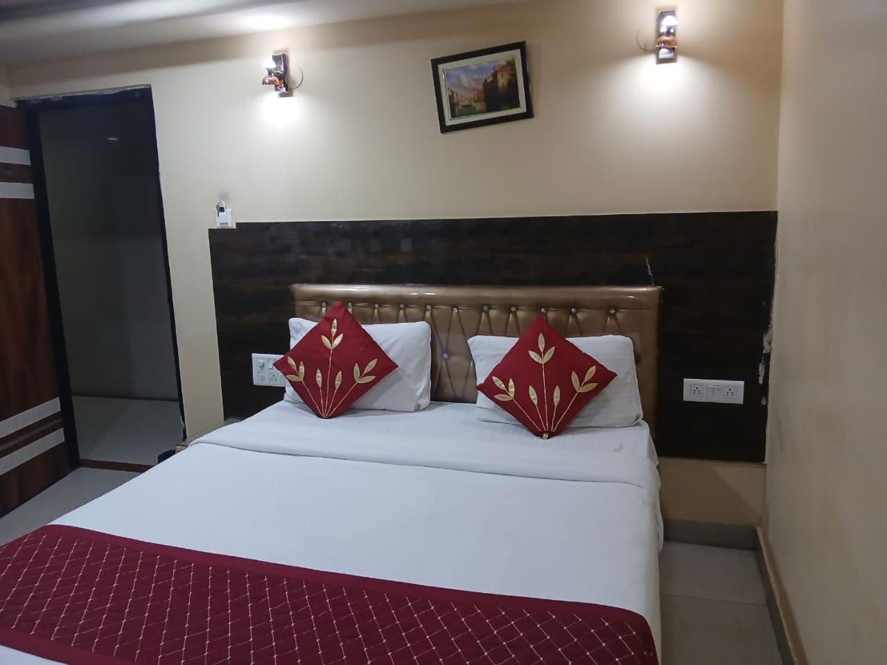 Blossoms Room Hotel Alekhya Residency- Luxury Lollection حيدر أباد المظهر الخارجي الصورة