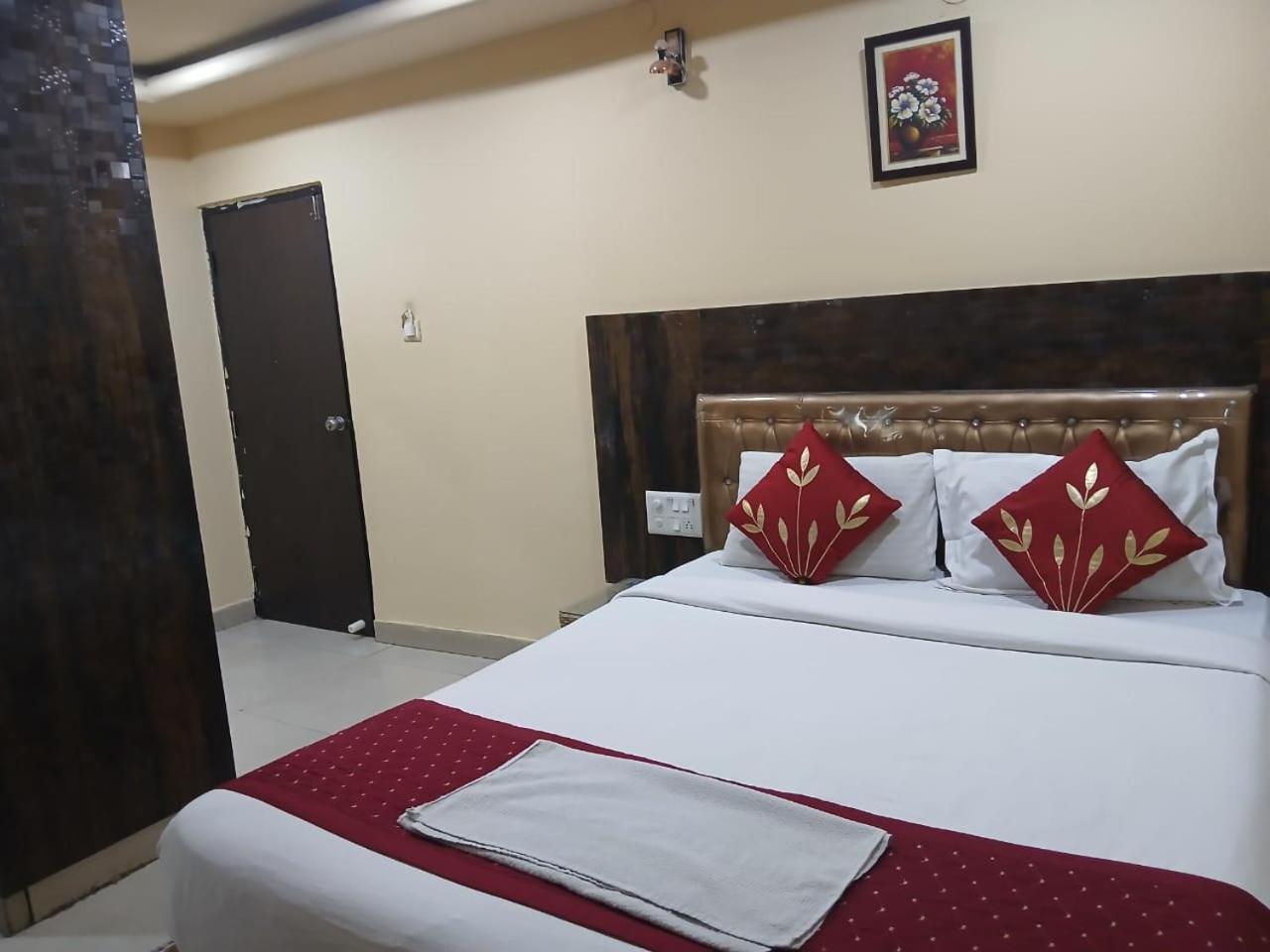 Blossoms Room Hotel Alekhya Residency- Luxury Lollection حيدر أباد المظهر الخارجي الصورة