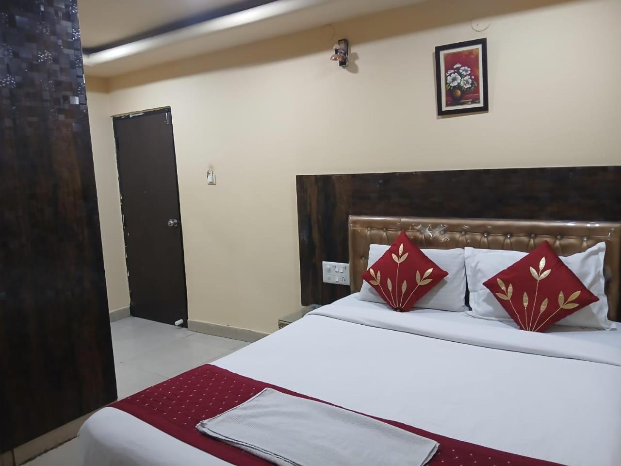 Blossoms Room Hotel Alekhya Residency- Luxury Lollection حيدر أباد المظهر الخارجي الصورة