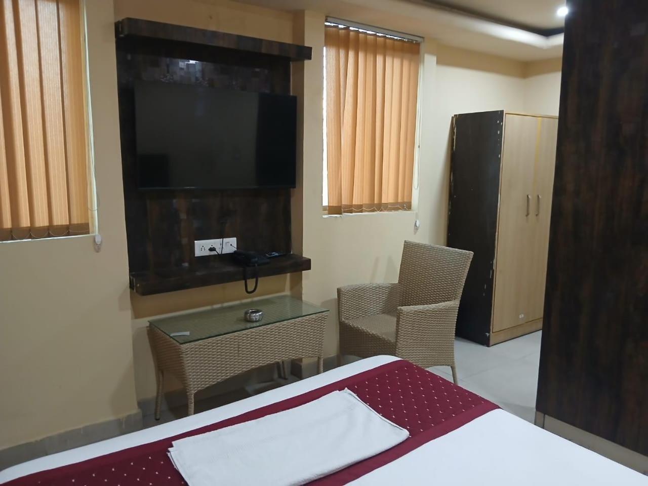Blossoms Room Hotel Alekhya Residency- Luxury Lollection حيدر أباد المظهر الخارجي الصورة